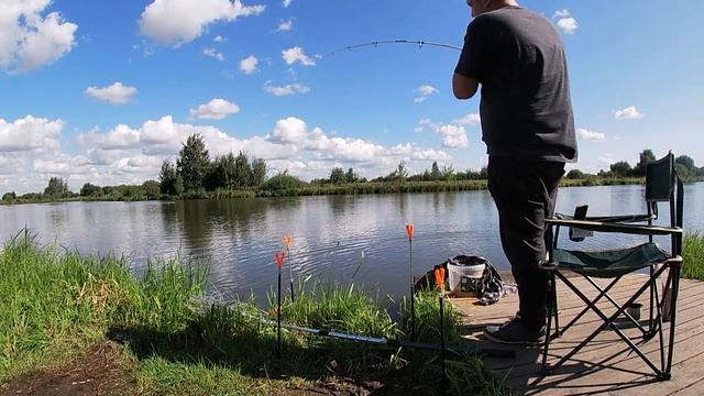 Ловля Карпа на платнике Стрелецкий Ручей, в конце лета. Ловлю на опарыша, не зря взял 2 садка смотреть онлайн