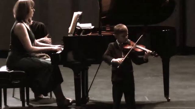 Isaac Tate, Violin - Boccherini Minuet (June 26, 2013) смотреть онлайн
