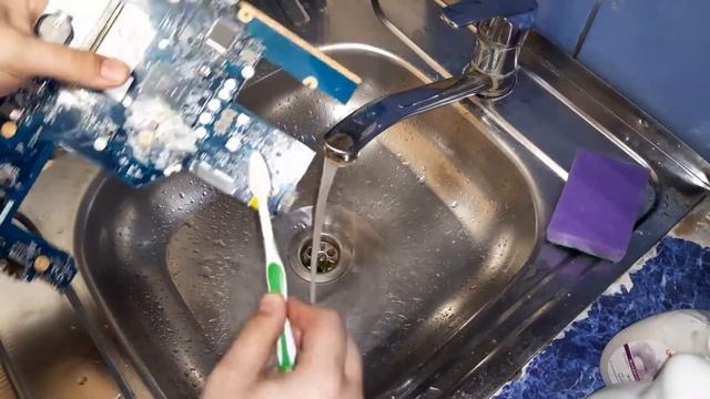 Замочили ноутбук Ноутбук HP 15 r053sr смотреть онлайн