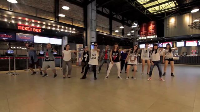 MACARENA FLASHMOB - Sistar & Bro [Halong Bellydance & Fitness Center]