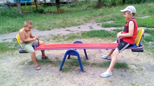 Дети на качелях смотреть онлайн