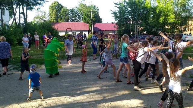 Танцевальная игра "Мы звезды!" смотреть онлайн