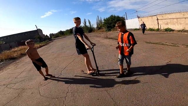 ХОТЕЛ Подарить ШКОЛЯРУ Самокат а Он Меня ОБМАНУЛ и... смотреть онлайн