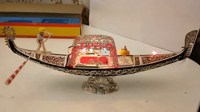 Музыкальная Шкатулка-Лодочка с Огоньками и Танцующей Балериной смотреть онлайн