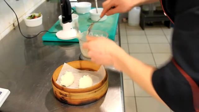 Воздушные куриные котлеты с картофельным пюре смотреть онлайн