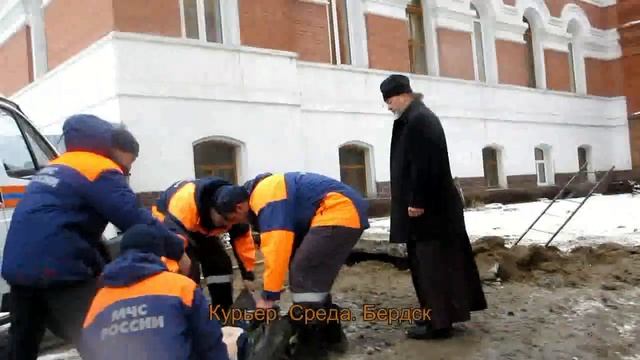 При строительстве православной гимназии в Бердске насмерть задавило рабочего смотреть онлайн