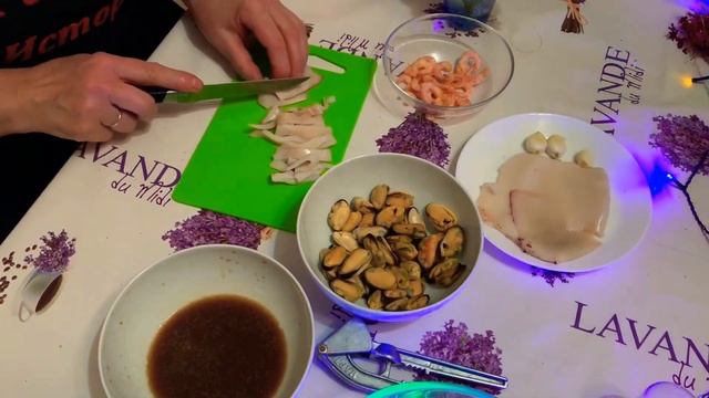 САЛАТ ИЗ МОРЕПРОДУКТОВ «Морской бриз» смотреть онлайн
