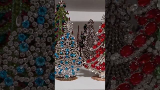 1.11.2023 Рождественские аксессуары: фигурки ангелов❄️ Новогодние елки?сани с подарками?? Чехия смотреть онлайн
