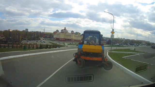 МЕСТО, ГДЕ ВСЕ БАРАНЫ С ЛЕВОЙ ПОЛОСЫ ПОВОРАЧИВАЮТ НАПРАВО. смотреть онлайн