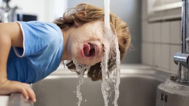 Почему нельзя пить воду из под крана? смотреть онлайн