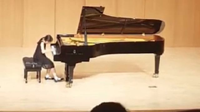 Joseph Haydn : Sonata in F Major Hob.XVI 23 1st mov. played by Alice Ko смотреть онлайн