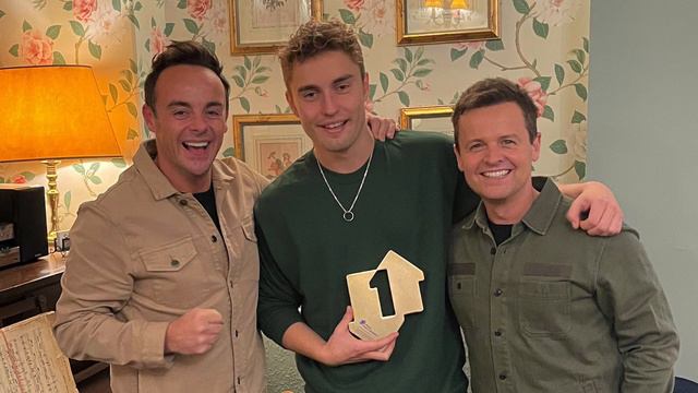 Sam Fender Surprised by Ant & Dec for his Second Number 1 Album 'Seventeen Going Under' смотреть онлайн