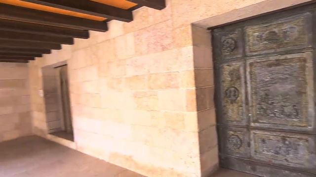 Here Jesus fed the 5000 - In-depth tour of the Church of the Multiplication in the Sea of Galilee смотреть онлайн