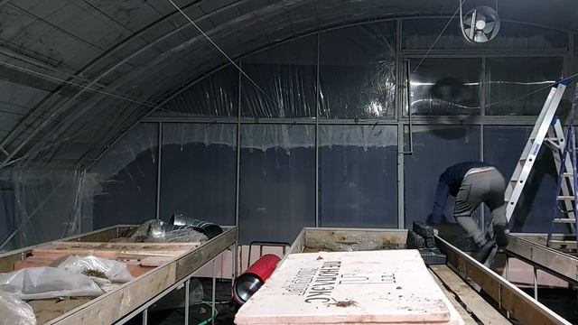 Тянем вторую пленку на теплице - дополнительная теплоизоляция смотреть онлайн
