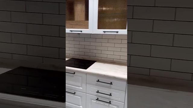 Белая кухня в частном доме смотреть онлайн