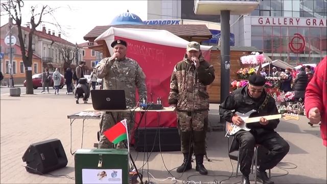 ПОМОЛИСЬ ЗА МЕНЯ... красивая песня на улице!!! смотреть онлайн