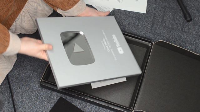 UNPACKING | Серебряная кнопка Youtube смотреть онлайн