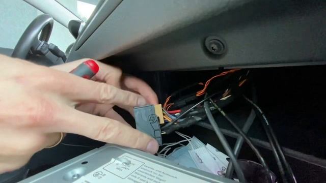 QuadLock connector audio channels mixup fix (repining terminals) смотреть онлайн