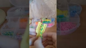 Браслет-перчатка из резинок на рогатке