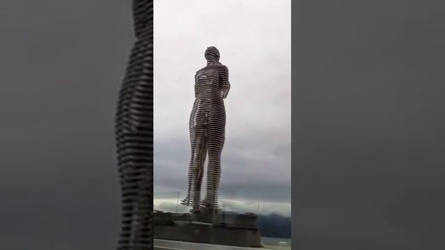 Движущаяся статуя ""Поцелуй Али и Нино" в Батуми. Статуя Любви. Грузия, Батуми. Скульптура. смотреть онлайн