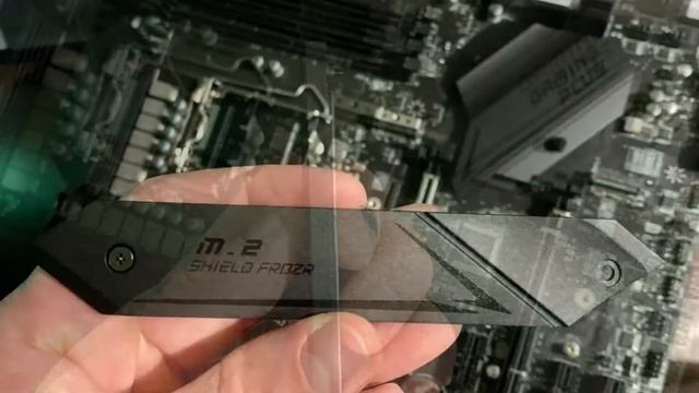 Распаковка и мини обзор материнской платы MSI Z490 GAMING PLUS. смотреть онлайн