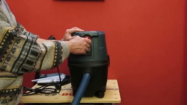 Bosch. GAS 15 PS. Самый маленький пылесос. Обзор. смотреть онлайн
