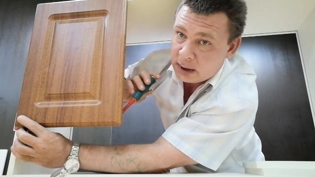 Как отрегулировать петли на дверках смотреть онлайн