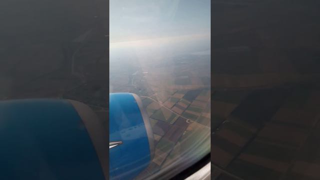 Самолёт заходит на посадку. Летим над морем смотреть онлайн