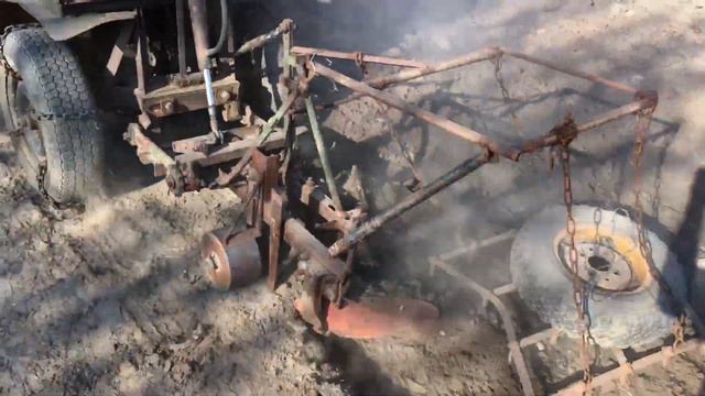 Вспашка. Самодельный трактор с двухкорпусным плугом ч.1 смотреть онлайн