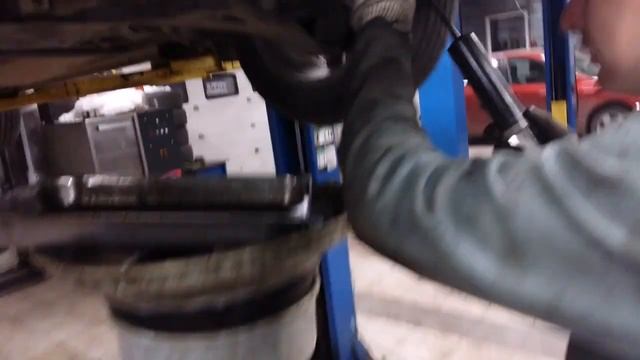 Замена сальника правого привода МКПП Форд Фокус 3 смотреть онлайн