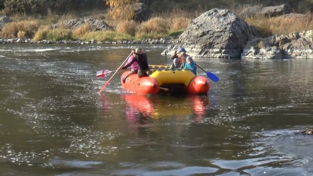 Тестирование безрамного катамарана на реке Исеть, порог Ревун смотреть онлайн