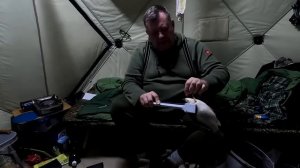 ЗИМНИЕ ЧАНЫ. РЫБАЛКА на льду НА БЕШЕНОГО КАРАСЯ. ЧУДО НАШЛОСЬ В ПЯТИ МЕТРАХ ОТ НАС!