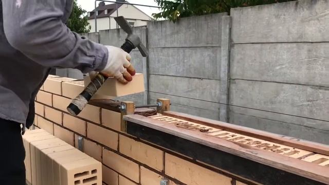 Качественная красивая кладка кирпича на кладочную смесь. Приспособление для кладки кирпича. Смесь. смотреть онлайн