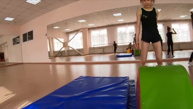 Художественная гимнастика старшая группа трюки / Rhythmic gymnastics senior group смотреть онлайн