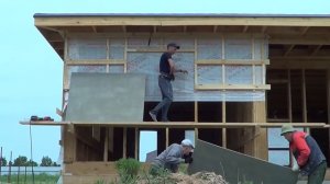 МОНТАЖ  ПЛИТ ЦСП  и ветрозащиты на каркасный дом