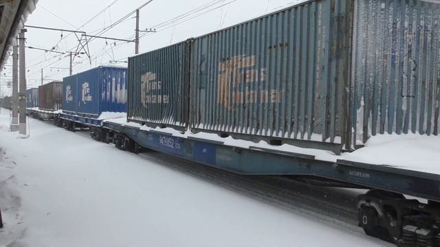 Встреча электровозов 2ЭС4к-099 и 2ЭС4к-059 с грузовыми смотреть онлайн