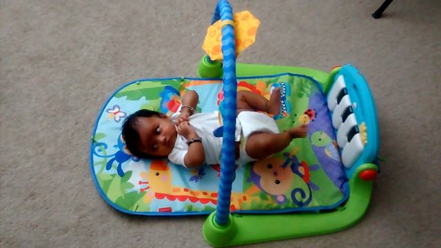 Samhi playing on play gym (26-Oct-2016) смотреть онлайн