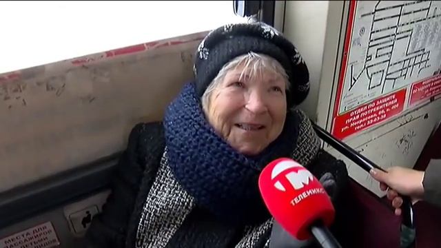 Поздравление на упреждение. Дед Мороз и Снегурочка радуют пассажиров автобусов смотреть онлайн