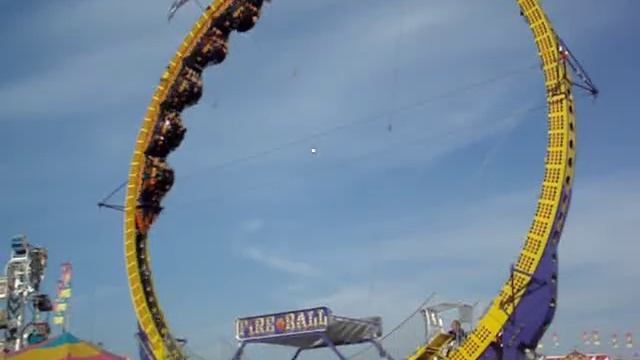 New Rollercoaster at Ottawa Ex 2008. Its called Fire Ball смотреть онлайн