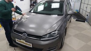Снятие защитной пленки с капота автомобиля