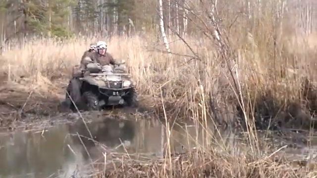 Квадроциклы - переезд через канаву с водой смотреть онлайн