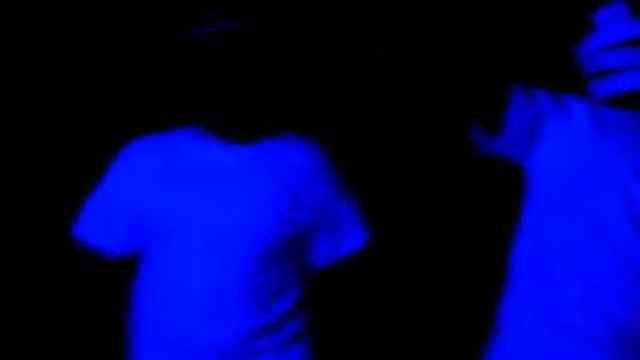 Agitando a Festa Com Lâmpada Luz Negra смотреть онлайн