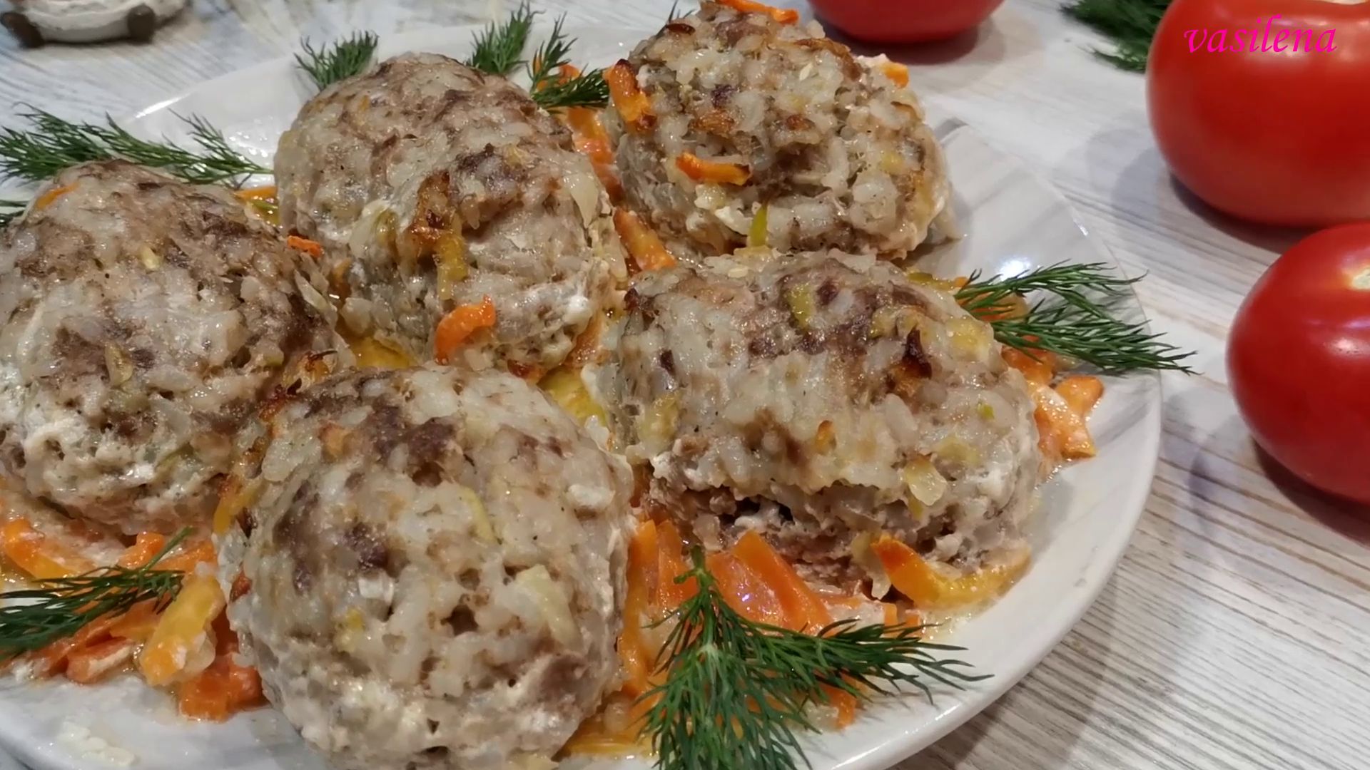 МЯСНЫЕ ЁЖИКИ С РИСОМ в духовке! Вкусные , нежные тефтели в сметанной залив смотреть онлайн