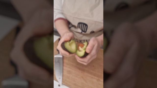 🥑как выбрать ПРАВИЛЬНЫЙ авокадо? #авокадо#лайфхаки#рекомендации #полезнаяеда🥑 смотреть онлайн