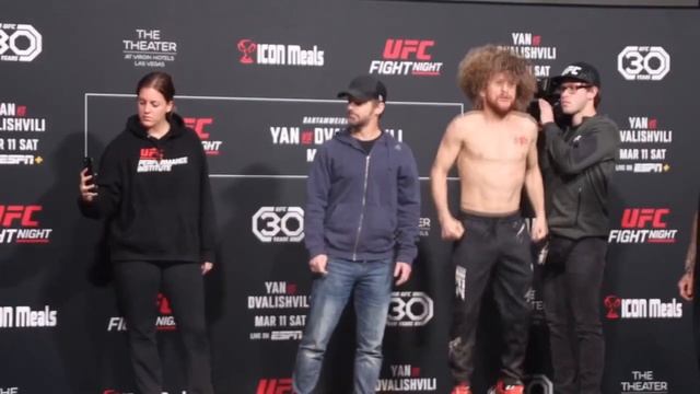 ХАМЗАТ ЧИМАЕВ ОБРАТИЛСЯ К ПЕТРУ ЯНУ ПЕРЕД ЕГО БОЕМ С ДВАЛИШВИЛИ! ПРЯМАЯ ТРАНСЛЯЦИЯ БОЙ ПЕТРА ЯНА. смотреть онлайн