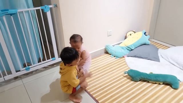 Reaksi airil dan eriq bila mama mop guna vacuum!! dreame wet and dry vacuum!!! смотреть онлайн