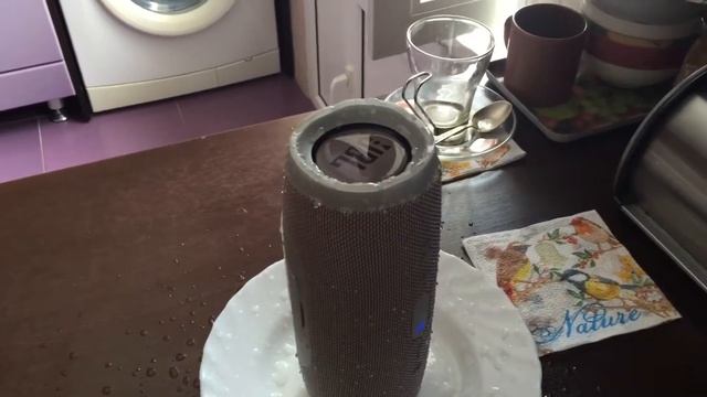 JBL Charge 3 с водой смотреть онлайн