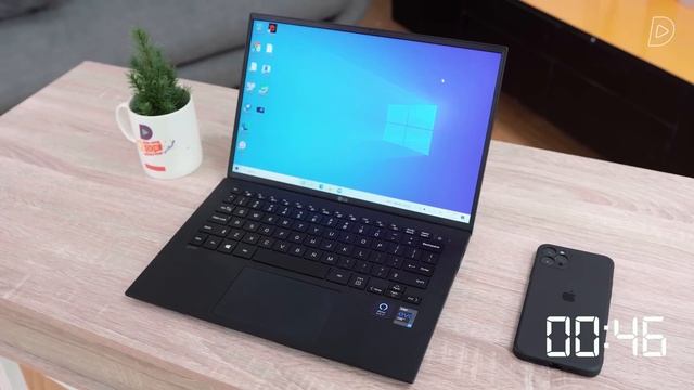 Laptop Windows ăn đứt MacBook? | FanFight #1