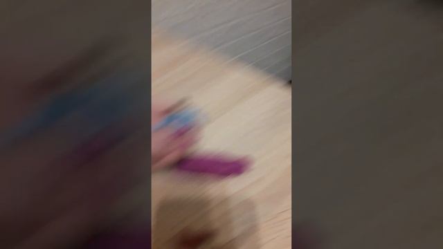 человечек которого покусали 3 собаки и который похожий на желе???