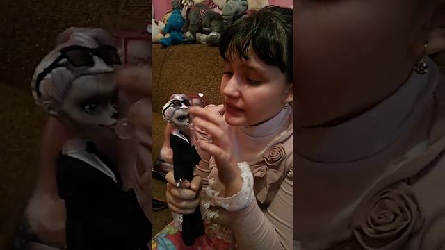 Кукла Монстер Хай - ЗОМБИ ГАГА смотреть онлайн